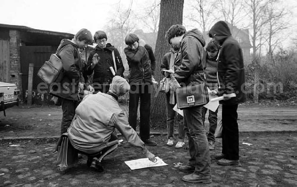 GDR photo archive: Eichwalde-Grünau/ Brandenburg - 28.02.1982 27. Orientierungswanderung von Neues Deutschland in Eichwalde-Grünau (Brandenburg) Umschlagnr.: 20