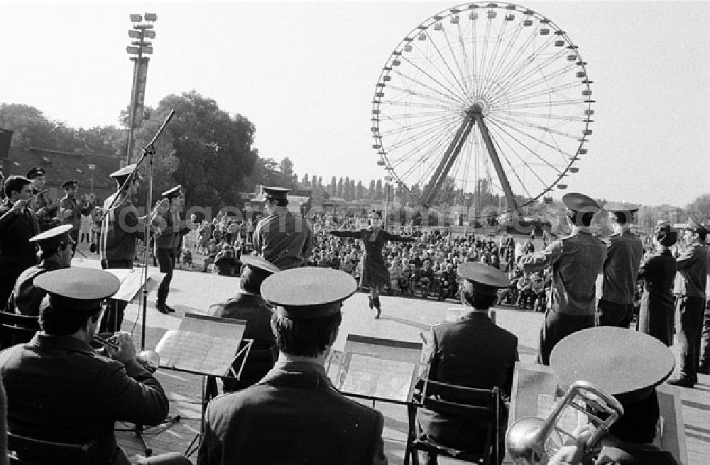 GDR image archive: Berlin - 07.10.1979 3