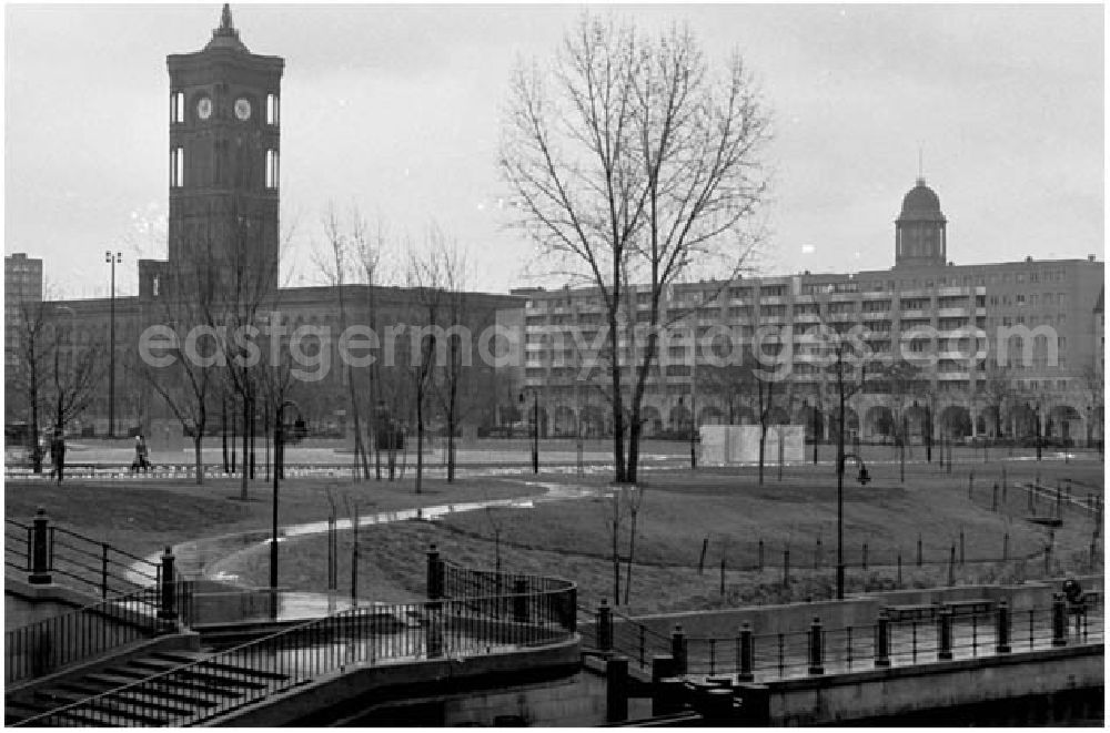 GDR image archive: Berlin - 16.12.1986 Abendaufnahmen vom Ernst Thälmann Park und Stadtzentrum von Berlin. - Blick vom Roten Rathaus.