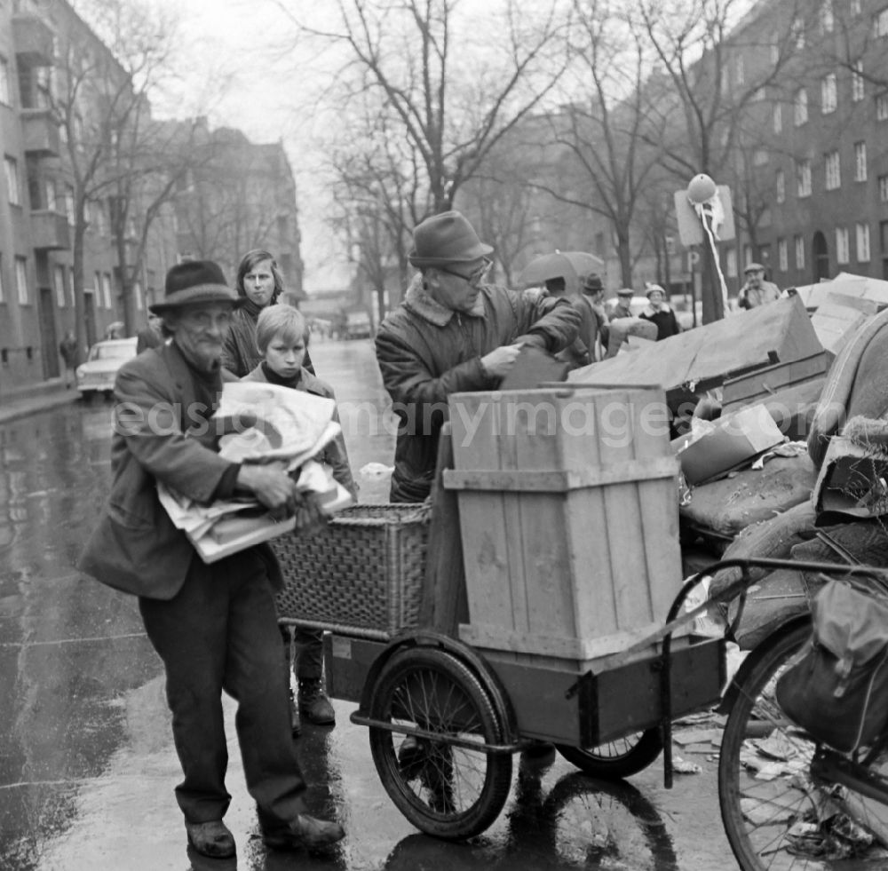 GDR image archive: Berlin - A dumping ground for bulky waste in Berlin Eastberlin on the territory of the former GDR, German Democratic Republic