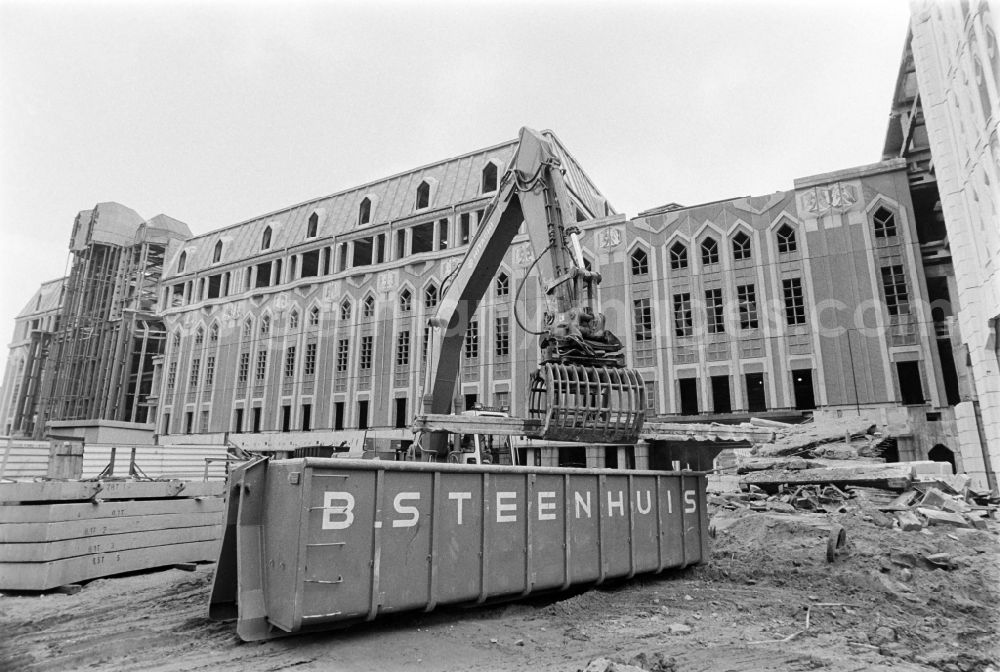GDR photo archive: Berlin - Demolition of the Friedrichstadtpassagen in Berlin-Mitte