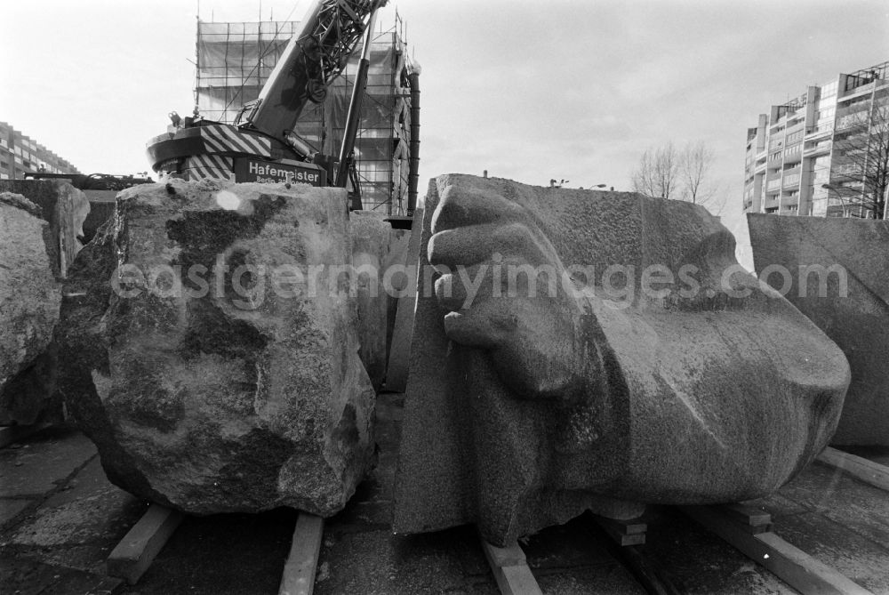 Berlin: A large fist of the monument to Lenin lies during the last demolition works on the Leninplatz (today United Nations Square) in Berlin - Friedrichshain, the former capital of the GDR, German Democratic Republic