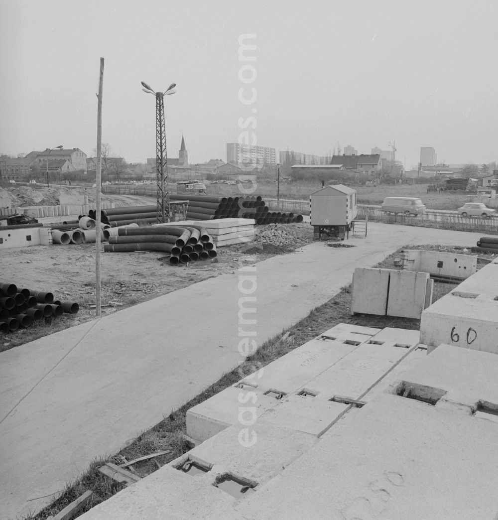 GDR photo archive: Berlin - Lichtenberg - Demolition and new construction on the B1 Old - Friedrichsfelde in Berlin - Lichtenberg