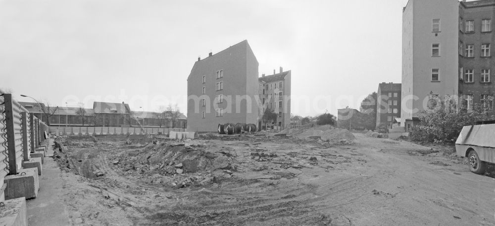 GDR image archive: Berlin - Empty area of the demolition fallow for the creation of new housing on street Stralauer Allee - Bossestrasse in the district Friedrichshain in Berlin Eastberlin on the territory of the former GDR, German Democratic Republic
