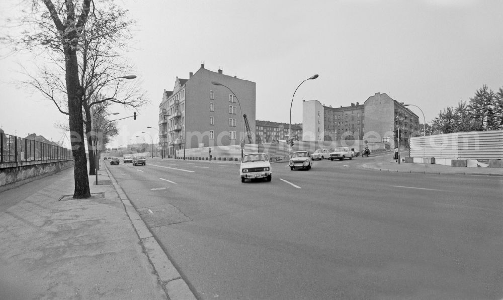 GDR picture archive: Berlin - Empty area of the demolition fallow for the creation of new housing on street Stralauer Allee - Bossestrasse in the district Friedrichshain in Berlin Eastberlin on the territory of the former GDR, German Democratic Republic