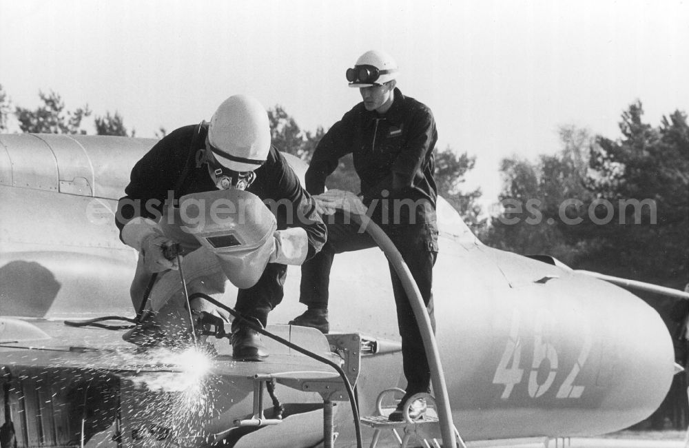 GDR photo archive: Jänschwalde - Destruction, dismantling of flight technology and equipment of the MiG-21 PFM weapon system as part of a disarmament action at the Drewitz airfield of the fighter pilot squadron Wilhelm Pieck of the air force of the National People's Army NVA office in Jaenschwalde in the state of Brandenburg on the territory of the former GDR, German Democratic Republic