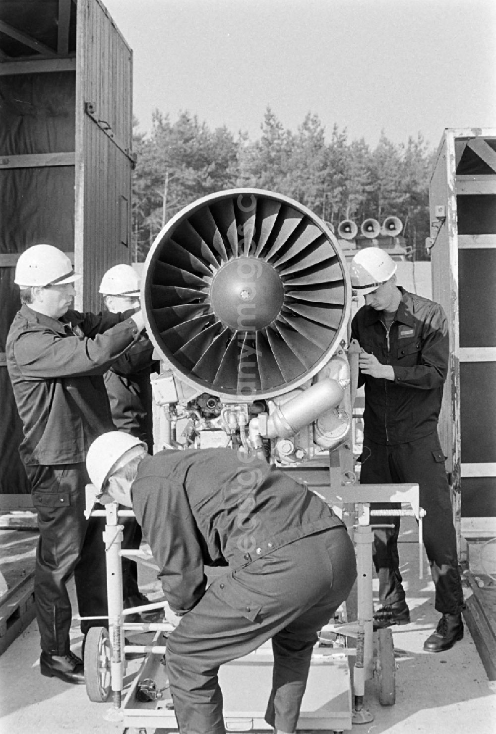 GDR picture archive: Jänschwalde - Destruction, dismantling of flight technology and equipment of the MiG-21 PFM weapon system as part of a disarmament action at the Drewitz airfield of the fighter pilot squadron Wilhelm Pieck of the air force of the National People's Army NVA office in Jaenschwalde in the state of Brandenburg on the territory of the former GDR, German Democratic Republic