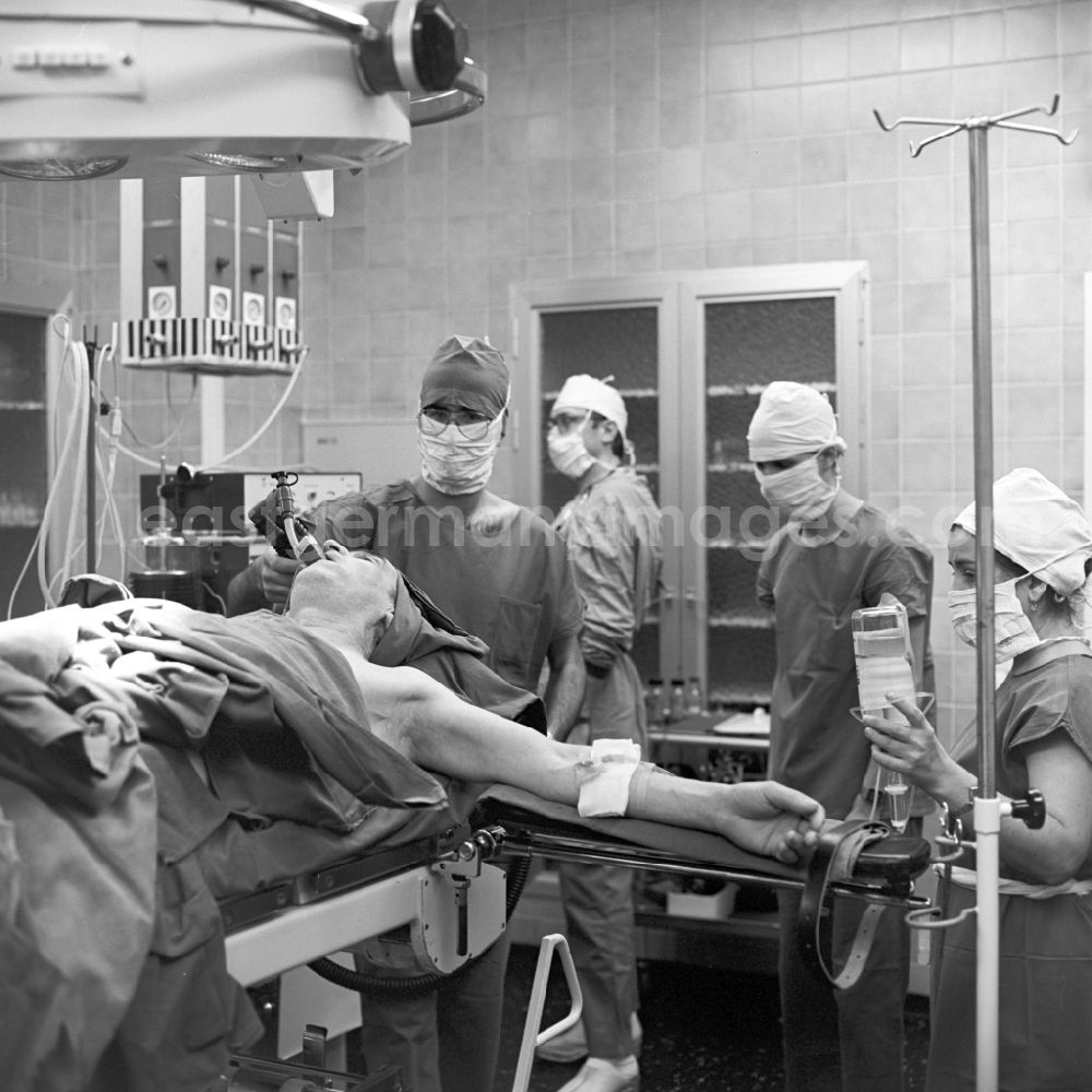 GDR photo archive: Dresden - Doctors and nurses during an operation in the operating theater at the hospital Dresden-Friedrichstadt in Dresden in today's state of Saxony