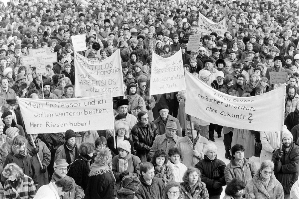 GDR image archive: Berlin - Demonstration on the Academy Square today Gendarmenmarkt in front of the Academy of Sciences in Berlin-Mitte