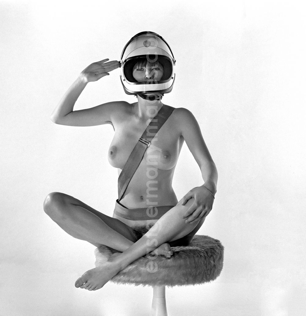 GDR picture archive: Berlin - Nude photo of a young woman with a helmet in Berlin, the former capital of the GDR, German Democratic Republic