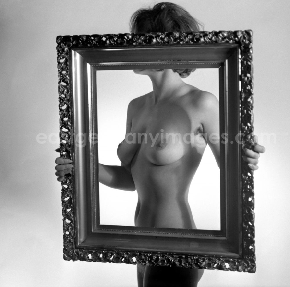 GDR photo archive: Berlin - Nude of a young woman in Berlin, the former capital of the GDR, German Democratic Republic