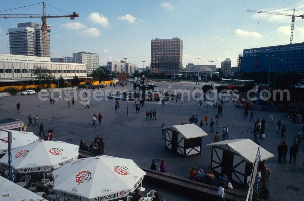 GDR image archive: Berlin - Mitte - View of the Alexanderplatz in Berlin - Mitte. Around the square with the Fountain of International Friendship in the centre, there are the former House of Travelling, the Teacher's House, the congress hall and the former head office of the bank Sparkasse (from left to right)