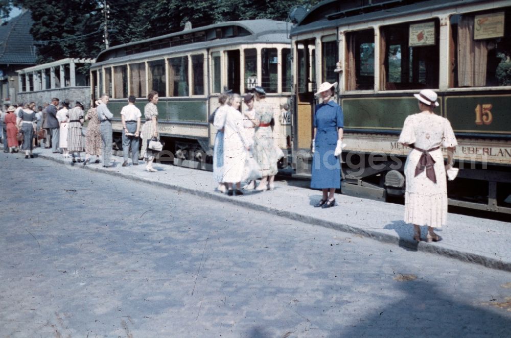 GDR picture archive: Merseburg - Passengers in a typical 3
