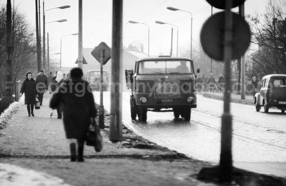 GDR photo archive: Berlin - Everyday life on the streets of Berlin, the former capital of the GDR, German Democratic Republic