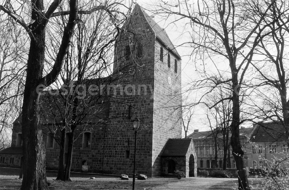 GDR image archive: Berlin - Marienfelde village church in Alt-Marienfelde in Berlin. The fieldstone church is located in the center of the village green