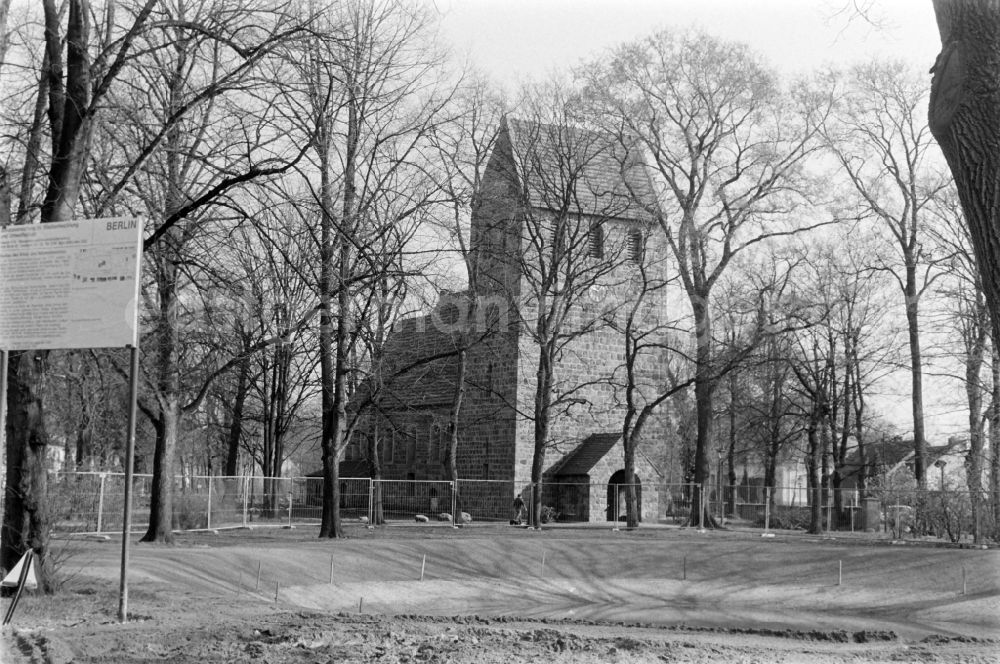 GDR photo archive: Berlin - Marienfelde village church in Alt-Marienfelde in Berlin. The fieldstone church is located in the center of the village green