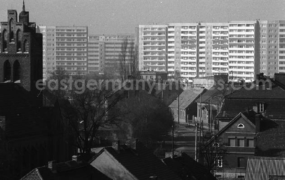 GDR picture archive: Berlin-Marzahn - 22.02.1982 Alt-Marzahn, Blick auf ein Dorf Umschlagnr.: 17