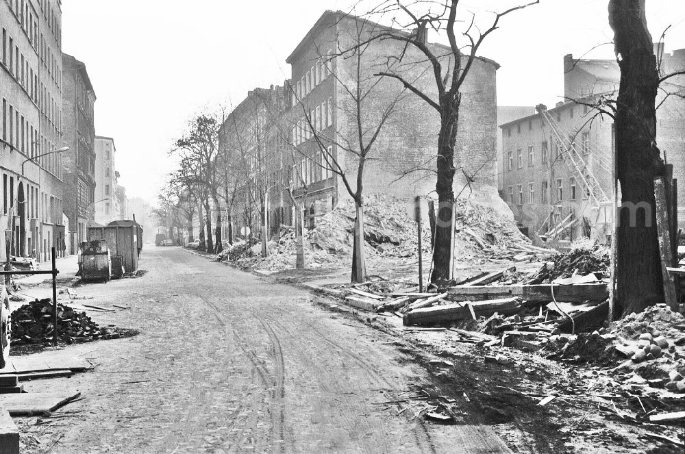 GDR image archive: Berlin - Rubble on the construction site for demolition work on the remains of old multi-family buildings on street Colbestrasse in the district Friedrichshain in Berlin Eastberlin on the territory of the former GDR, German Democratic Republic