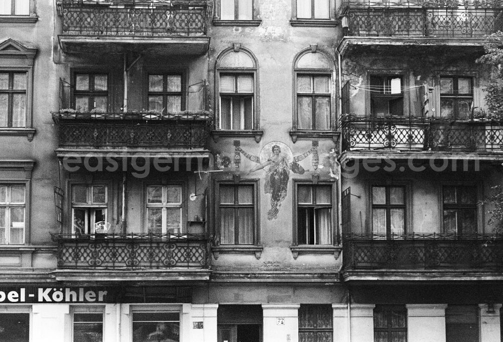 GDR picture archive: Berlin - Old building facade with balconies and art painting in Berlin, the former capital of the GDR, German democratic republic
