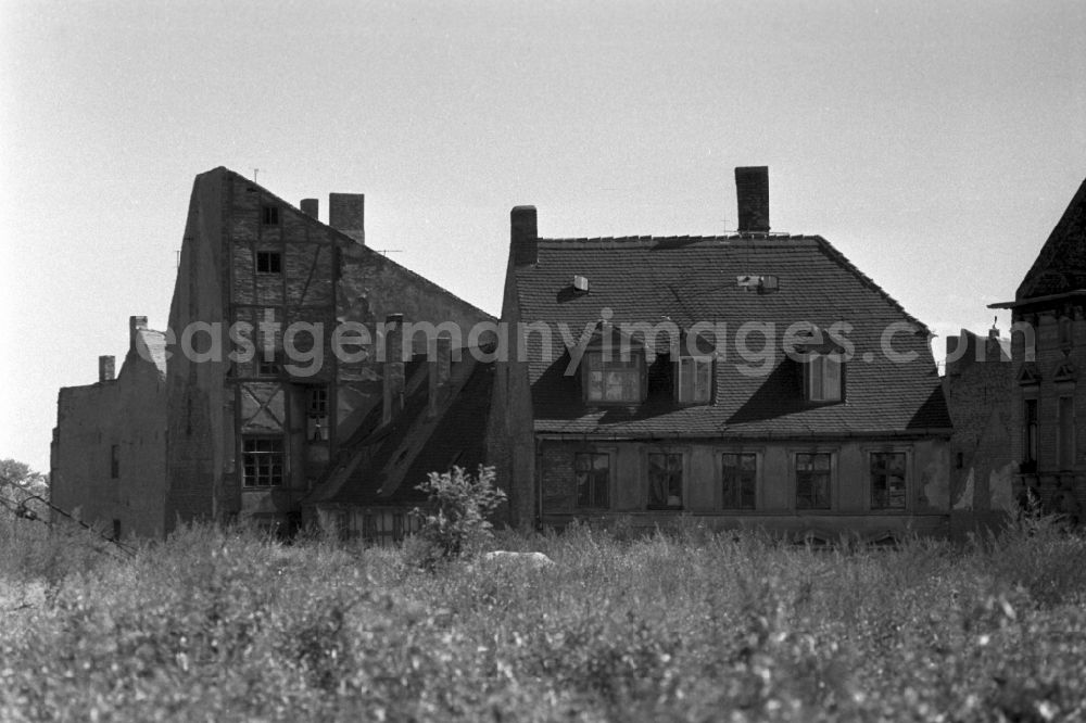 GDR photo archive: Magdeburg - Old building ruins on the outskirts of Magdeburg