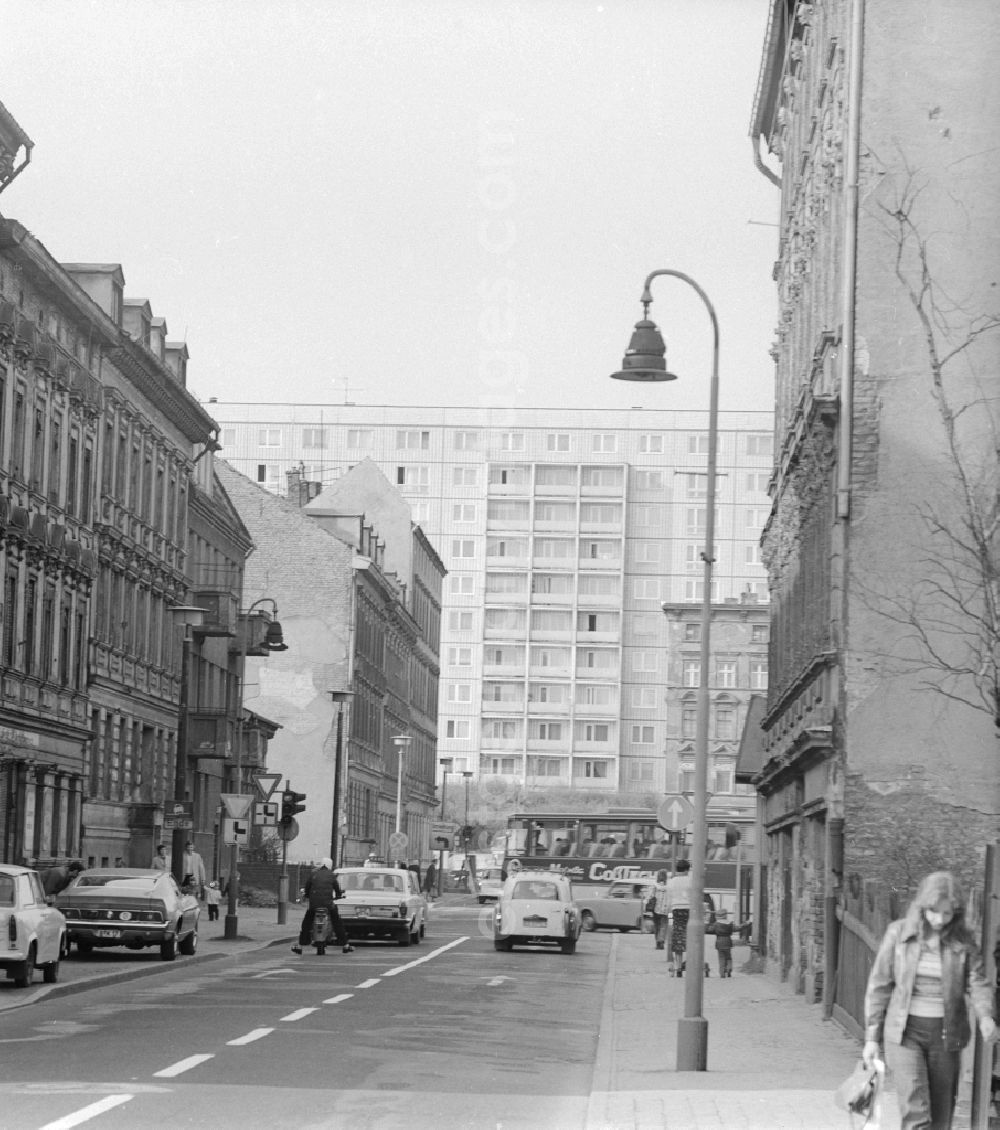 GDR photo archive: Berlin - Old buildings in the Robert Uhrig Street in Berlin - Lichtenberg, Berlin's former capital of the GDR, the German Democratic Republic
