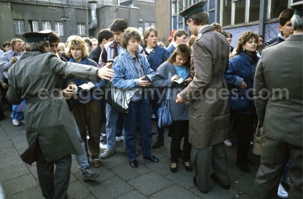 GDR photo archive: Berlin - Queues of people and crowds of GDR citizens at the palace of tears of the GueSt passport control point and border crossing point at the Friedrichstrasse S-Bahn station in Berlin East Berlin on the territory of the former GDR, German Democratic Republic