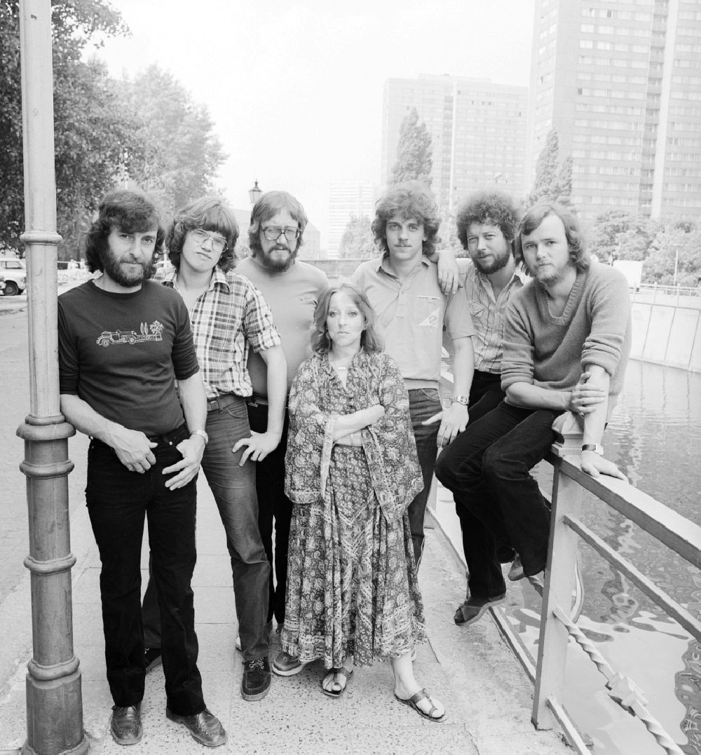 GDR picture archive: Berlin - The singer and actress Angelika man and the band OBELISK in Berlin, the former capital of the GDR, German Democratic Republic