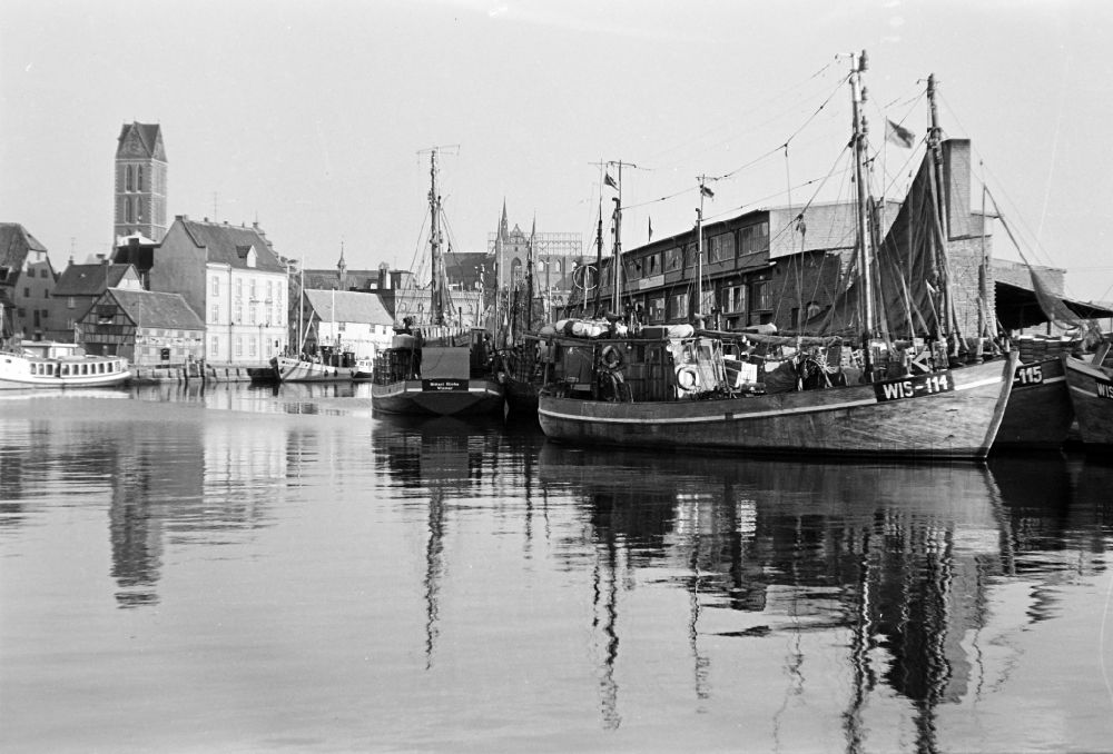Wismar: Harbor police ships lying at anchor and moored in the city harbor on Lagerstrasse in Wismar, Mecklenburg-Western Pomerania on the territory of the former GDR, German Democratic Republic