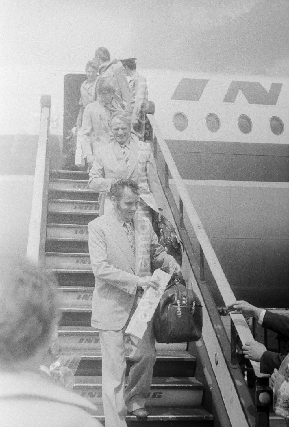 GDR photo archive: Schönefeld - Arrival of the GDR-Olympic team on the area of the airport beauty's field in beauty's field in the federal state Brandenburg in the area of the former GDR, German democratic republic. The GDR took part in the Summer Olympics in 1976 in Montreal with a delegation of more than 28