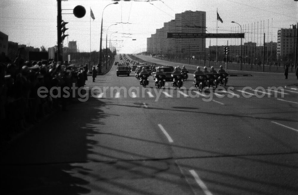 GDR image archive: Moskau - Ankunft von Erich Honecker in Moskau. Fahrt durch die Stadt. (
