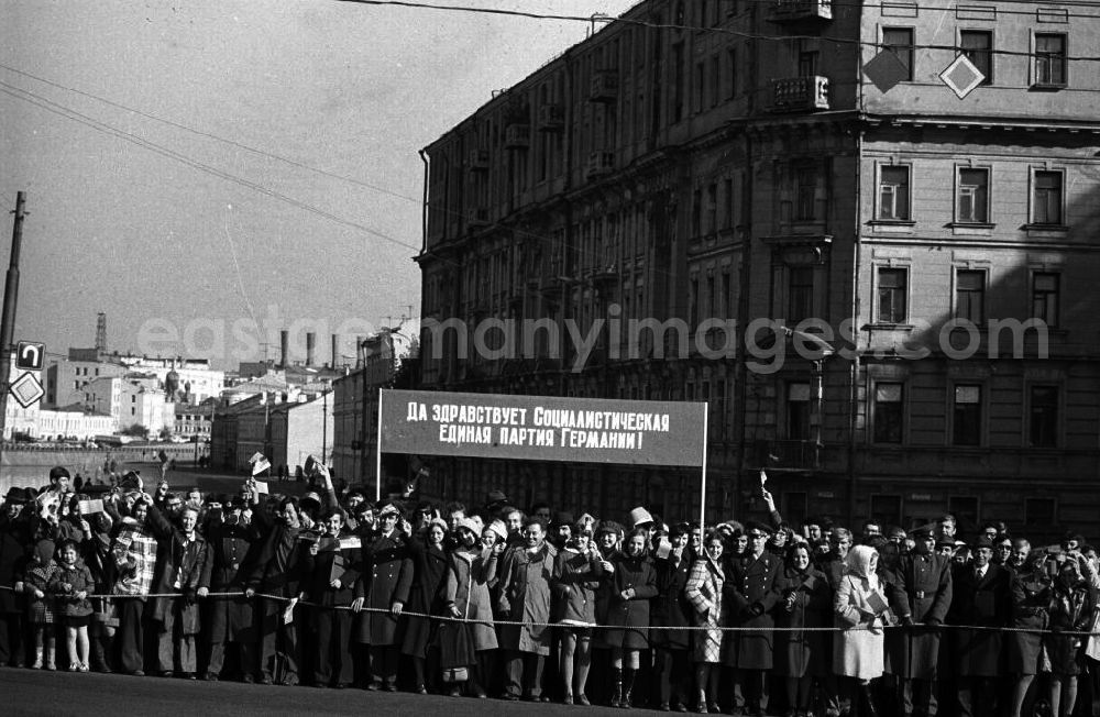 GDR photo archive: Moskau - Ankunft von Erich Honecker in Moskau. Fahrt durch die Stadt (