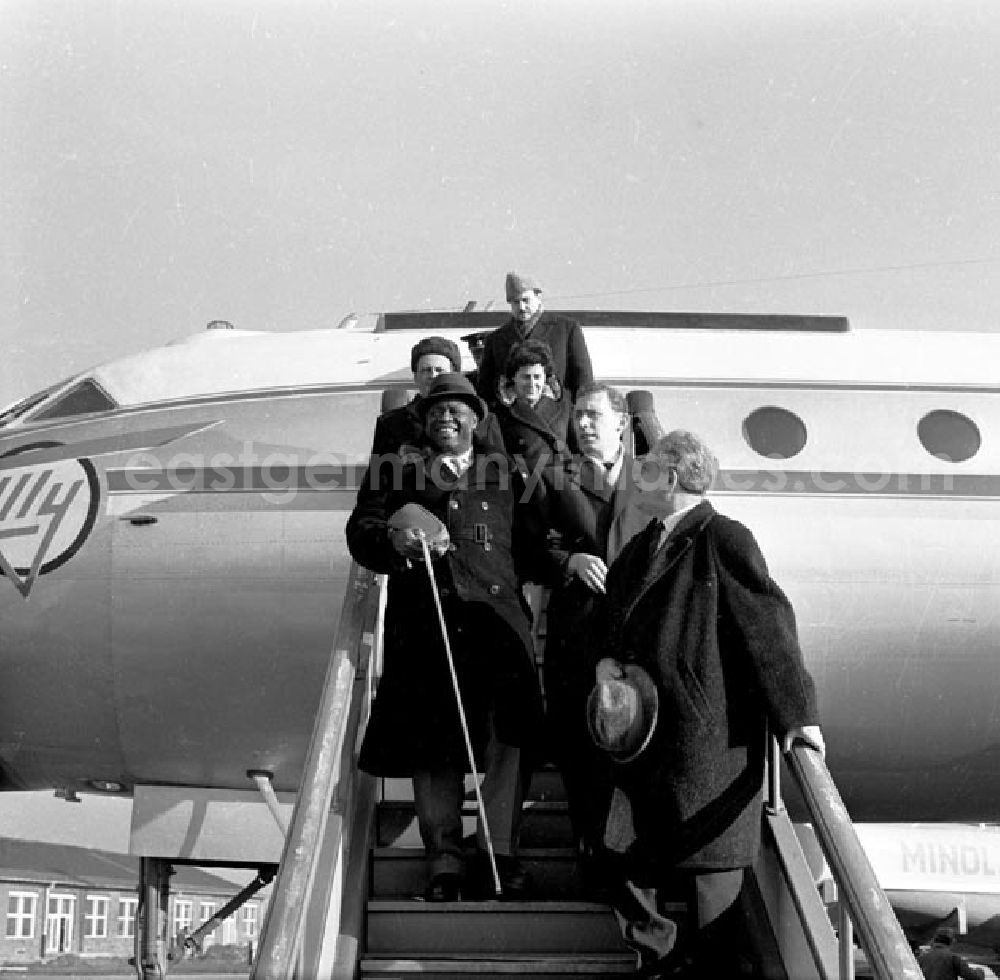Berlin: Ankunft auf dem Flughafen Schönefeld, Henry Winston Winnie (*02.
