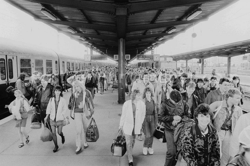 GDR photo archive: Berlin - Arrival of participants to the Pentecost meeting of youth at the Lichtenberg station in Berlin, the former capital of the GDR, the German Democratic Republic