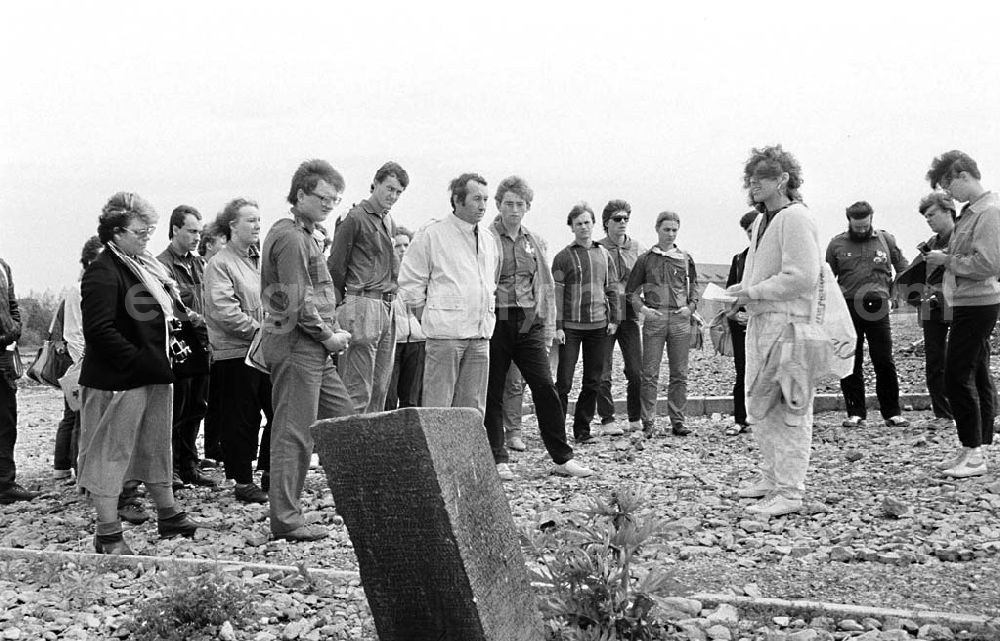 GDR picture archive: KZ Buchenwald bei Weimar / Thüringen - Anläßllich des VII. Festivals der Freundschaft in Gera 1987, besuch des KZ Buchenwald bei Weimar /Thüringen 06.