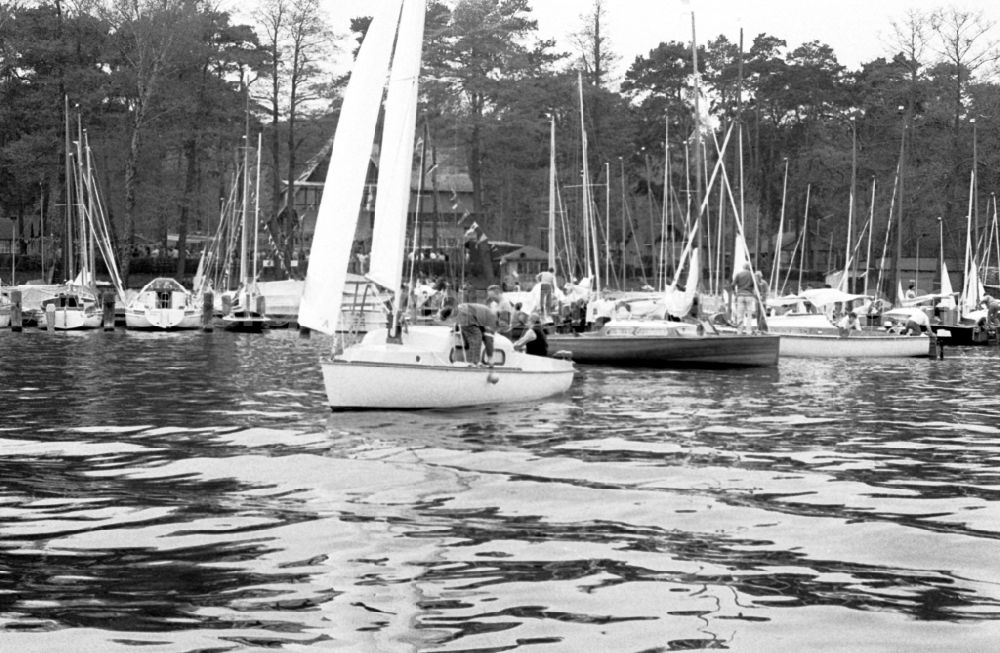 GDR image archive: Berlin - Sailboats sailing on the lake Langer See in Berlin Gruenau, the former capital of the GDR, German Democratic Republic