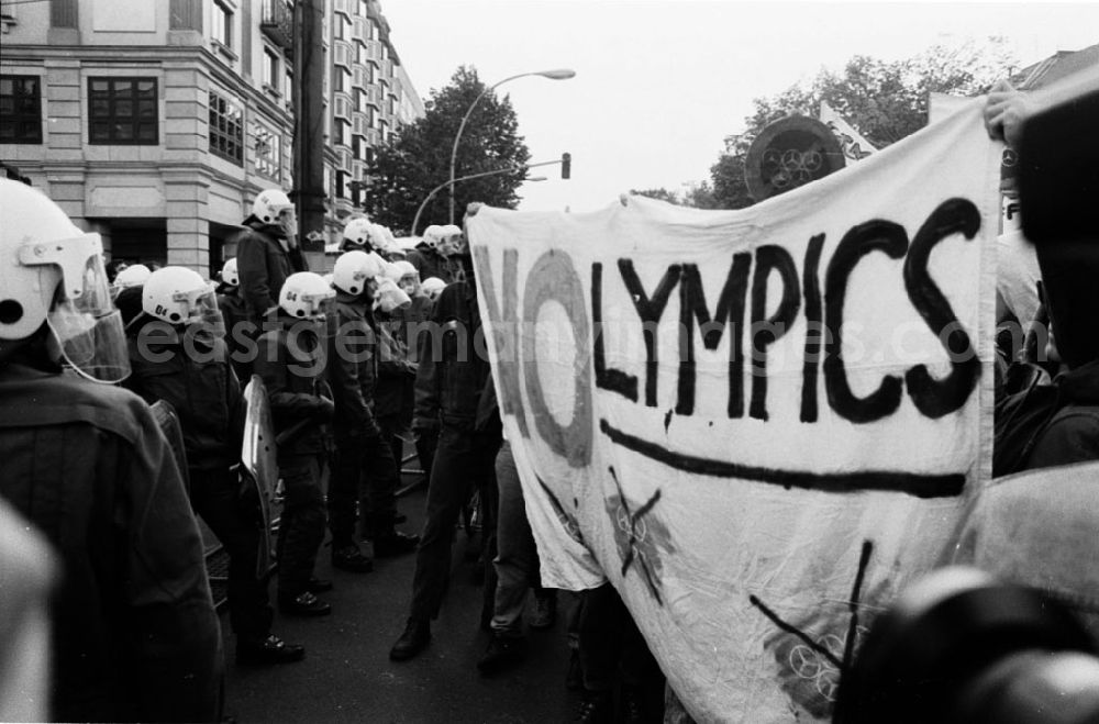 GDR picture archive: - Anti-Olympia-Demo Umschlagnummer: 7738