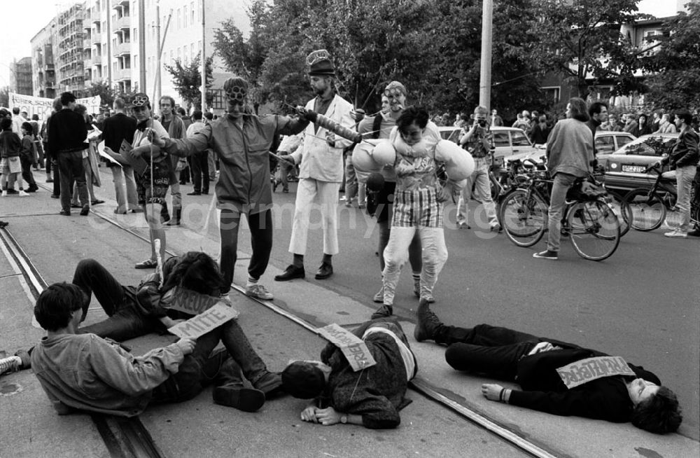 GDR photo archive: - Anti-Olympia-Demo Umschlagnummer: 7738