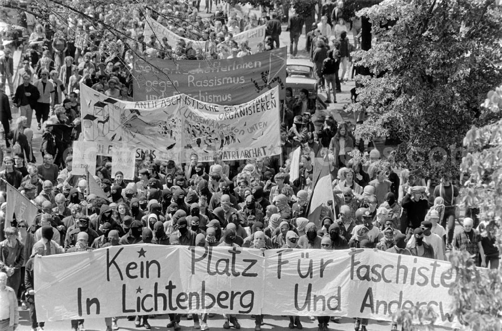 GDR picture archive: Berlin - Anti-fascist demonstration in Lichtenberg East Berlin on the territory of the former GDR, German Democratic Republic