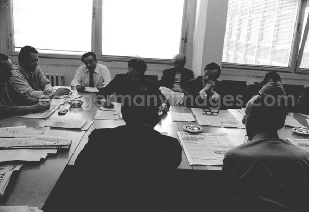 GDR image archive: Berlin - April 1973 Redaktionskonferenz mit Gen. Hermann für das Pressefest.
