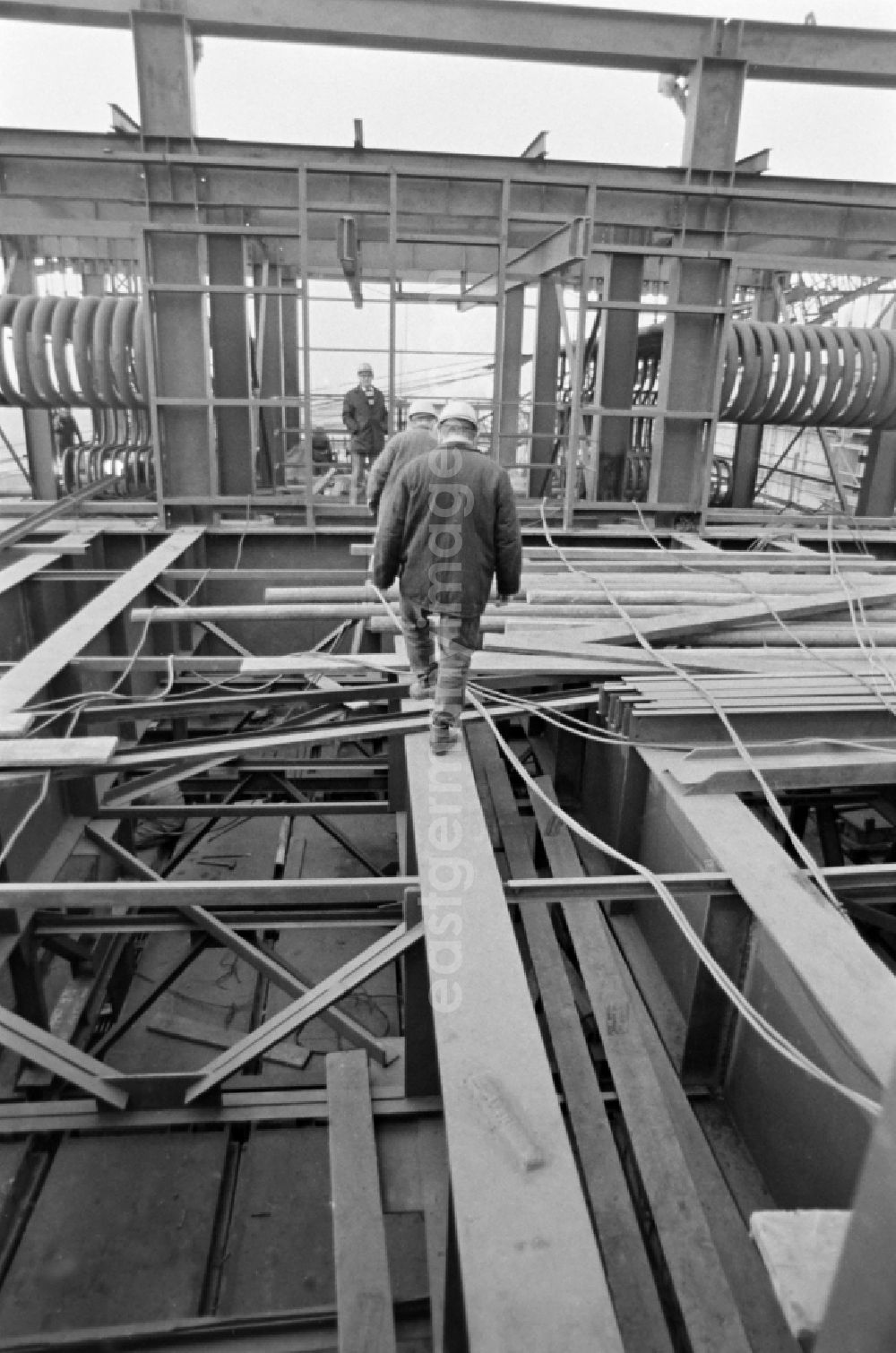 GDR picture archive: Boxberg/Oberlausitz - Workers of a brigade in the power station Boxberg in Boxberg/Oberlausitz in the state Saxony on the territory of the former GDR, German Democratic Republic