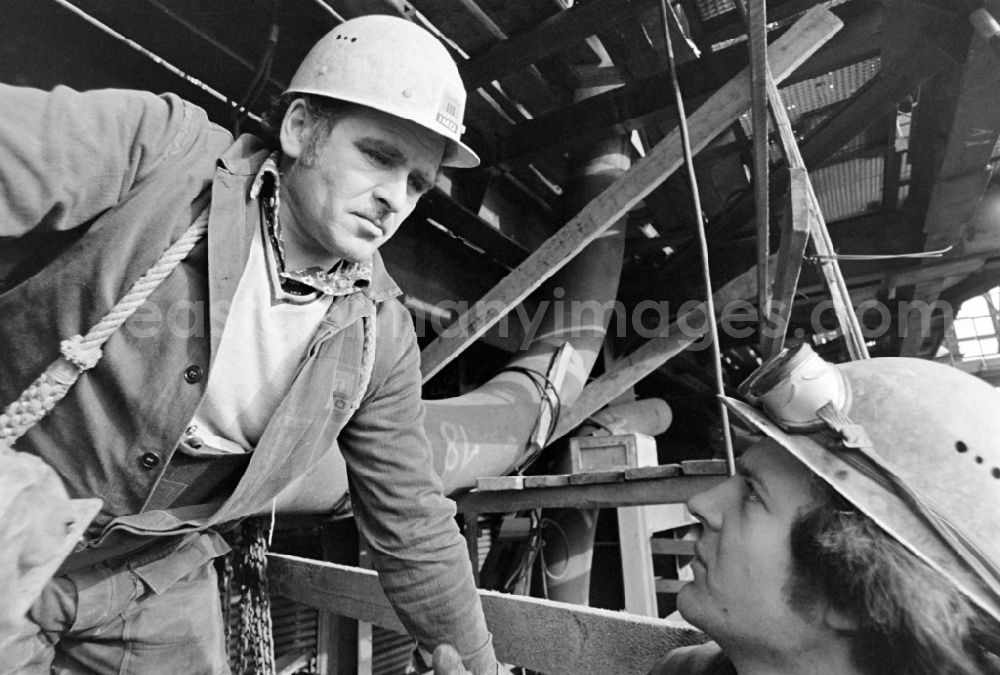 GDR image archive: Boxberg/Oberlausitz - Workers of a brigade in the power station Boxberg in Boxberg/Oberlausitz in the state Saxony on the territory of the former GDR, German Democratic Republic