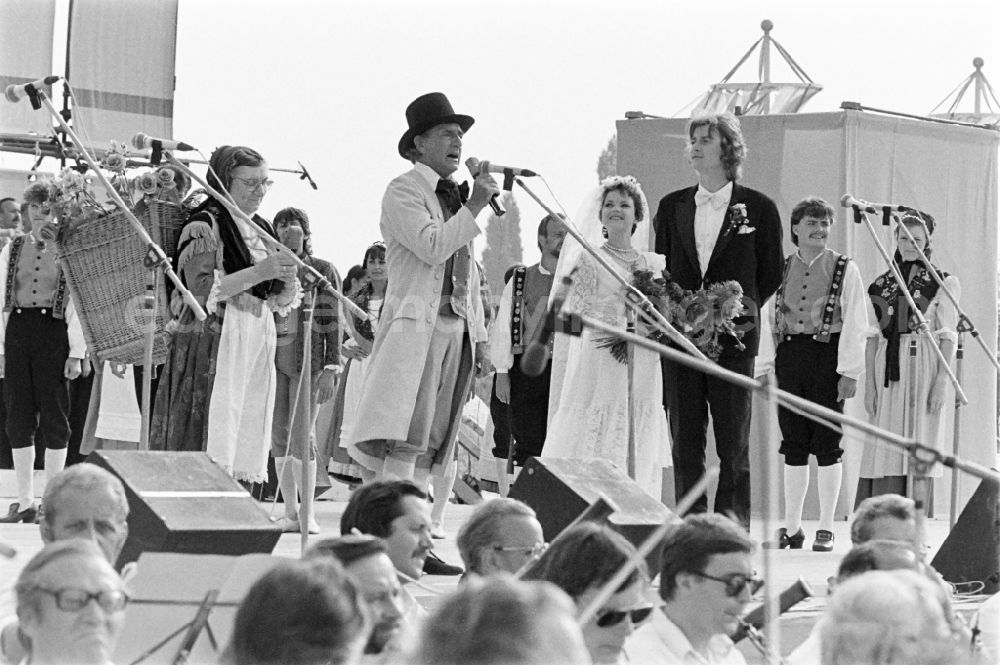 GDR photo archive: Magdeburg - 21st Workers' Festival in Magdeburg, Saxony-Anhalt in the territory of the former GDR, German Democratic Republic