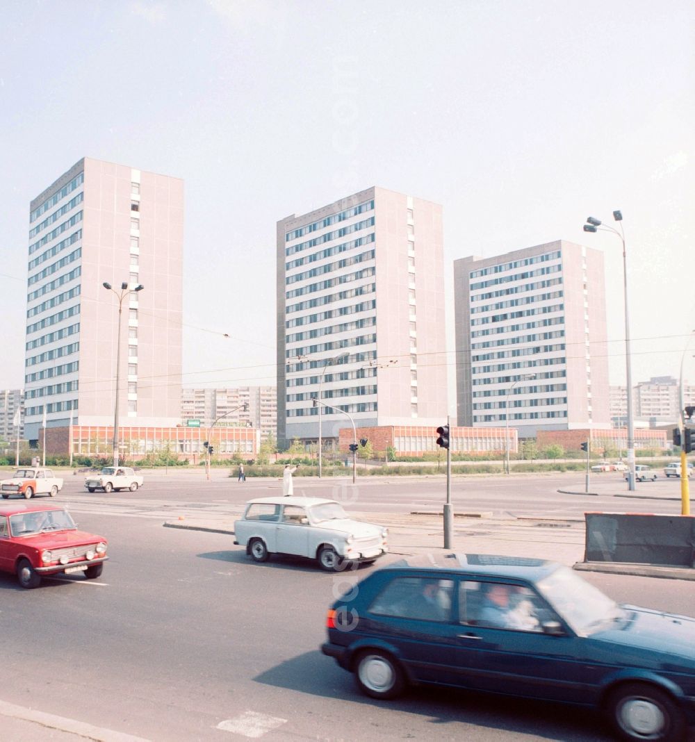 Berlin: Workers' hostel at the Lenin Avenue, today Landsberger Allee, corner Ho Chi Minh road, today Weissenseer way in Berlin, the former capital of the GDR, German Democratic Republic. Today it is the Holiday Inn Hotel Berlin City East