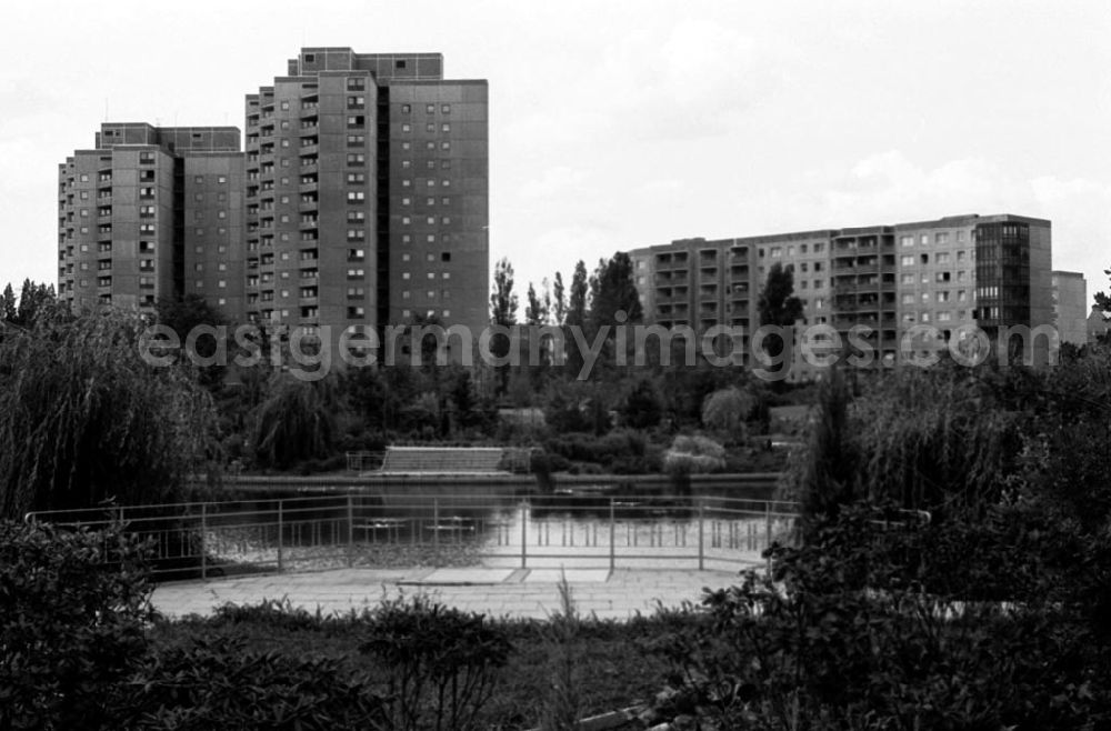 GDR image archive: Berlin-Prenzlauer Berg - Architekturaufnahmen Ernst-Thälmann Park Bln. 28.