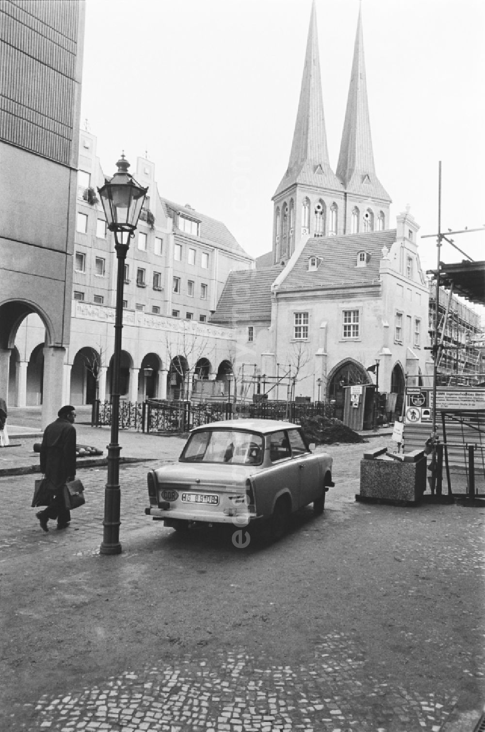GDR image archive: Berlin - Construction site and car of the type Trabant P 6