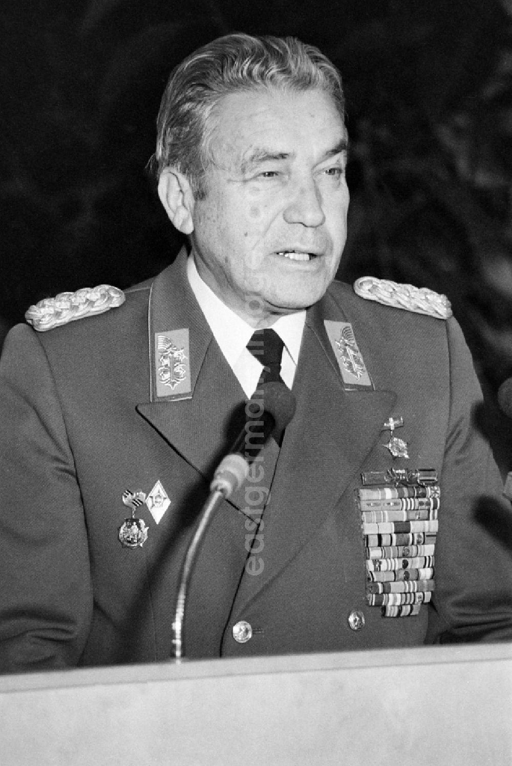 GDR photo archive: Strausberg - Army General Heinz Hoffmann during a speech at the Commanders' Meeting in the Ministry of Defence of the GDR in Strausberg in the state Brandenburg on the territory of the former GDR, German Democratic Republic