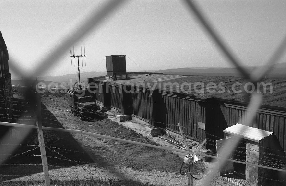 GDR image archive: Schierke - Dissolution and withdrawal work in the object of the military base of the listening post of the Red Army - GSSD (Group of Soviet Armed Forces in Germany) on the plateau of the Brocken summit in Schierke in the state of Saxony-Anhalt in the area of the former GDR, German Democratic Republic
