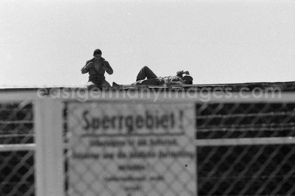 GDR photo archive: Schierke - Dissolution and withdrawal work in the object of the military base of the listening post of the Red Army - GSSD (Group of Soviet Armed Forces in Germany) on the plateau of the Brocken summit in Schierke in the state of Saxony-Anhalt in the area of the former GDR, German Democratic Republic