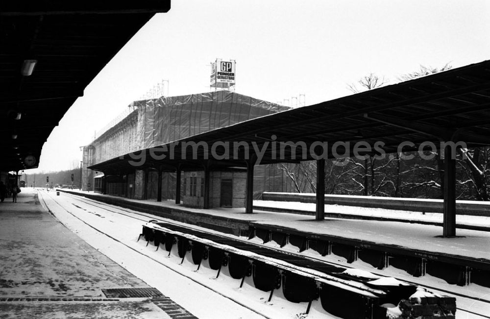 GDR picture archive: - Aufnahmen vom Kaiserbahnhof in Wildpark Umschlagnummer: 718