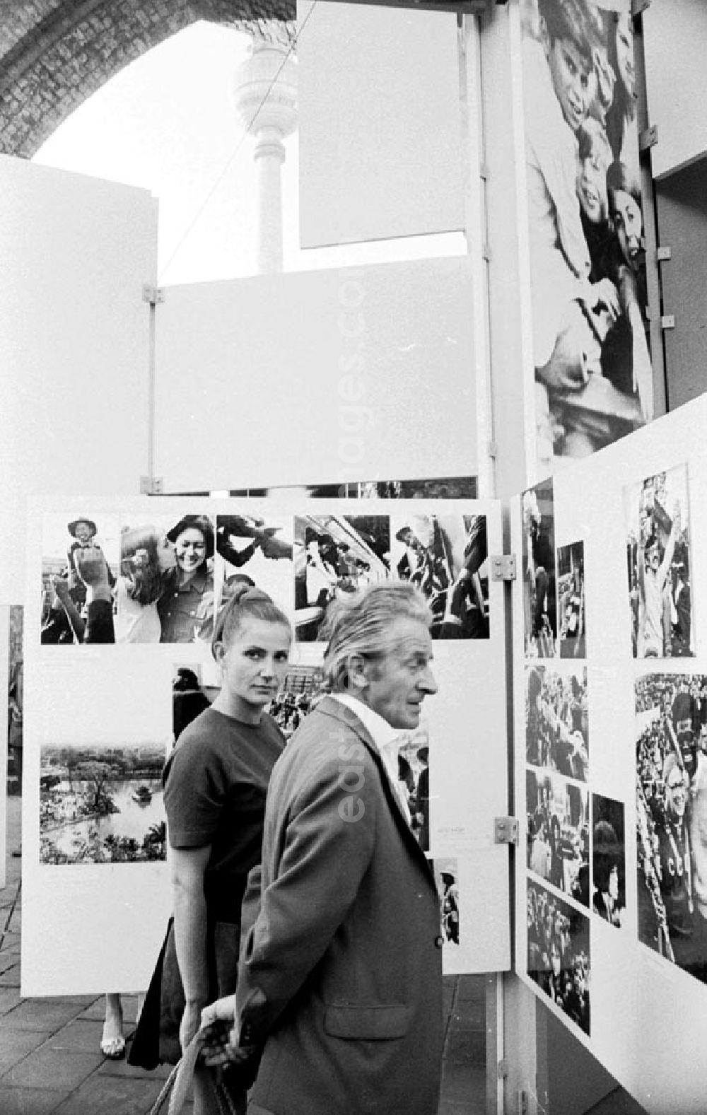 GDR photo archive: Berlin - August 1973 Internatinale Fofoausstellung Wir die Jugend der Welt im Kampf f. antimarial. Sold. Frieden und Freundschaft in der Klostermine.